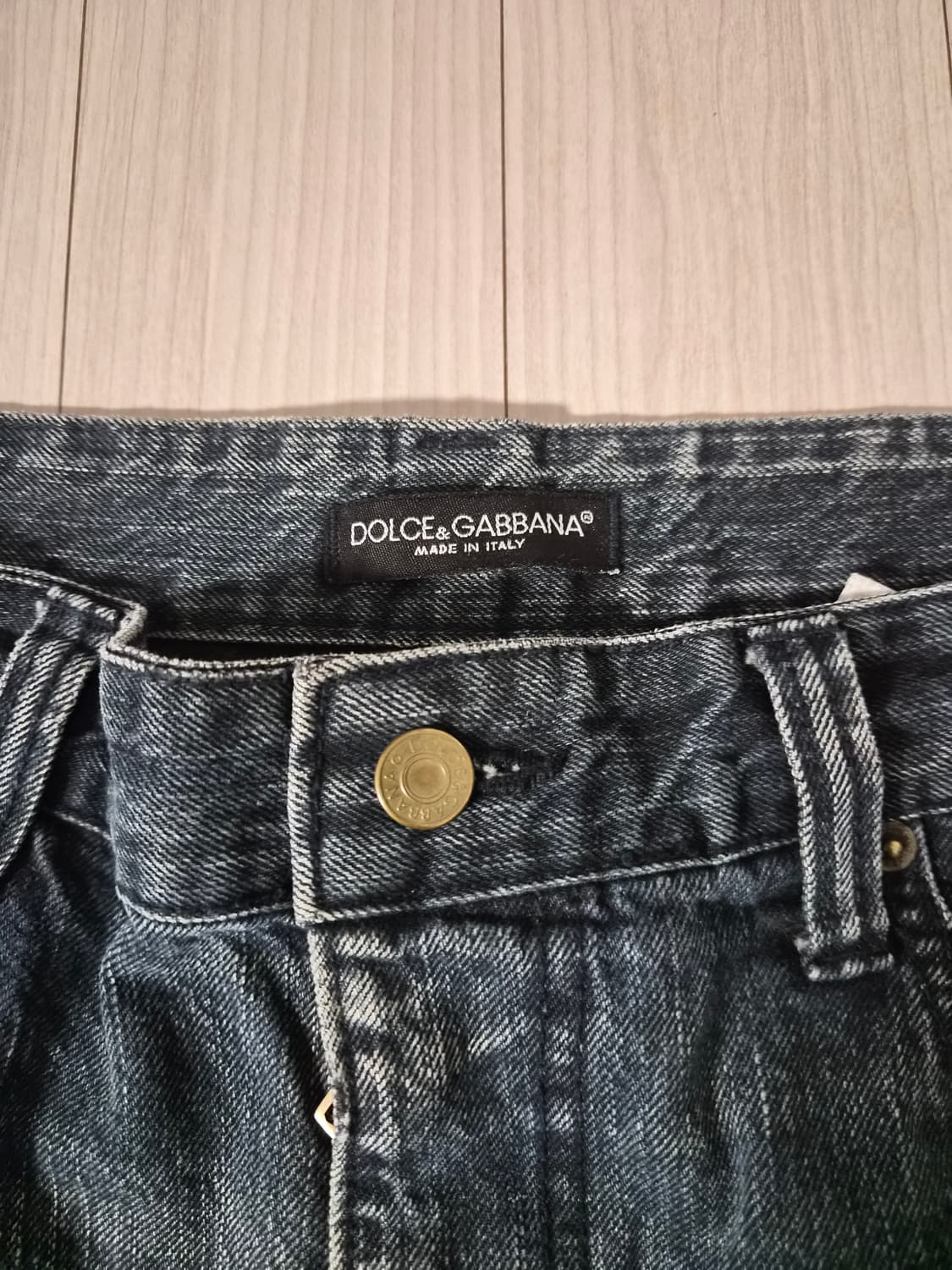 돌체앤가바나 플레이트 디테일 다크워싱 데님 팬츠 상품이미지2