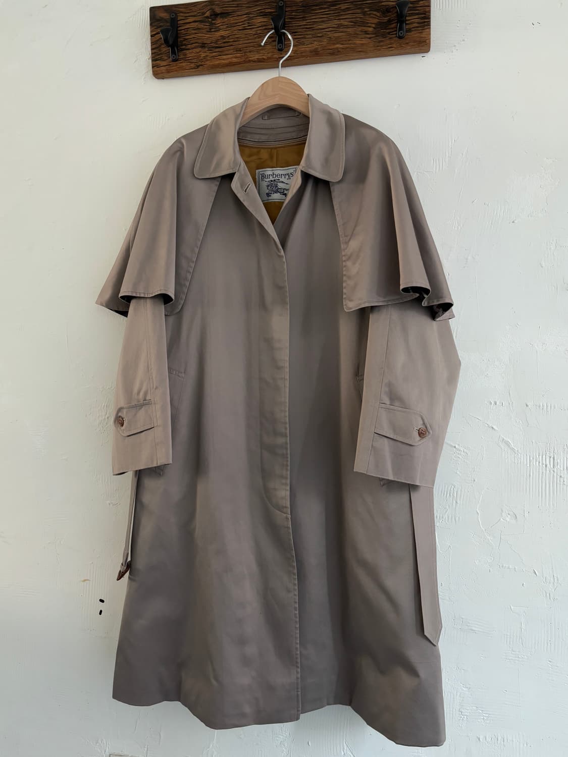 Burberry 버버리 퍼플베이지 케이프 코트 상품이미지4