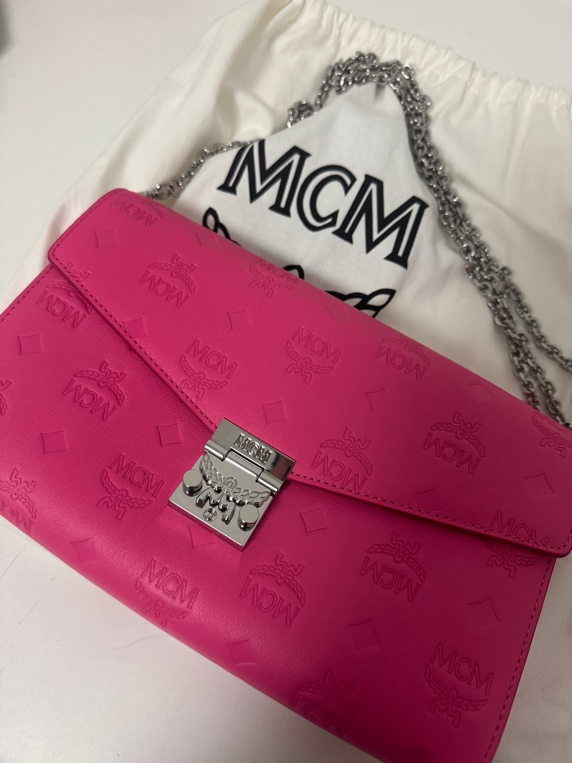 [새상품] Mcm 트레이시 체인 크로스백 핑크 핫핑크 상품이미지1