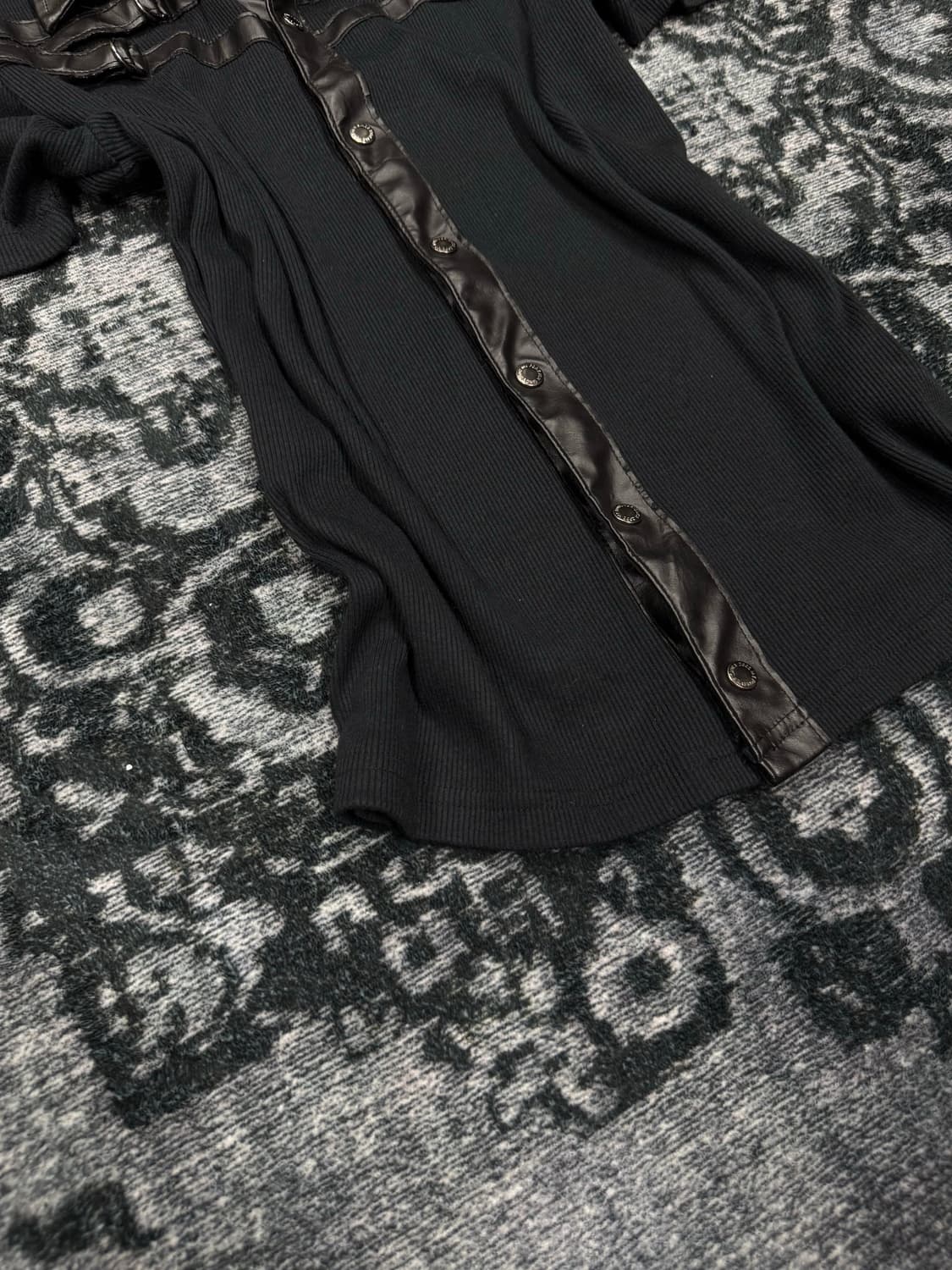Body wave leather bondage ribbed shirts 상품이미지4