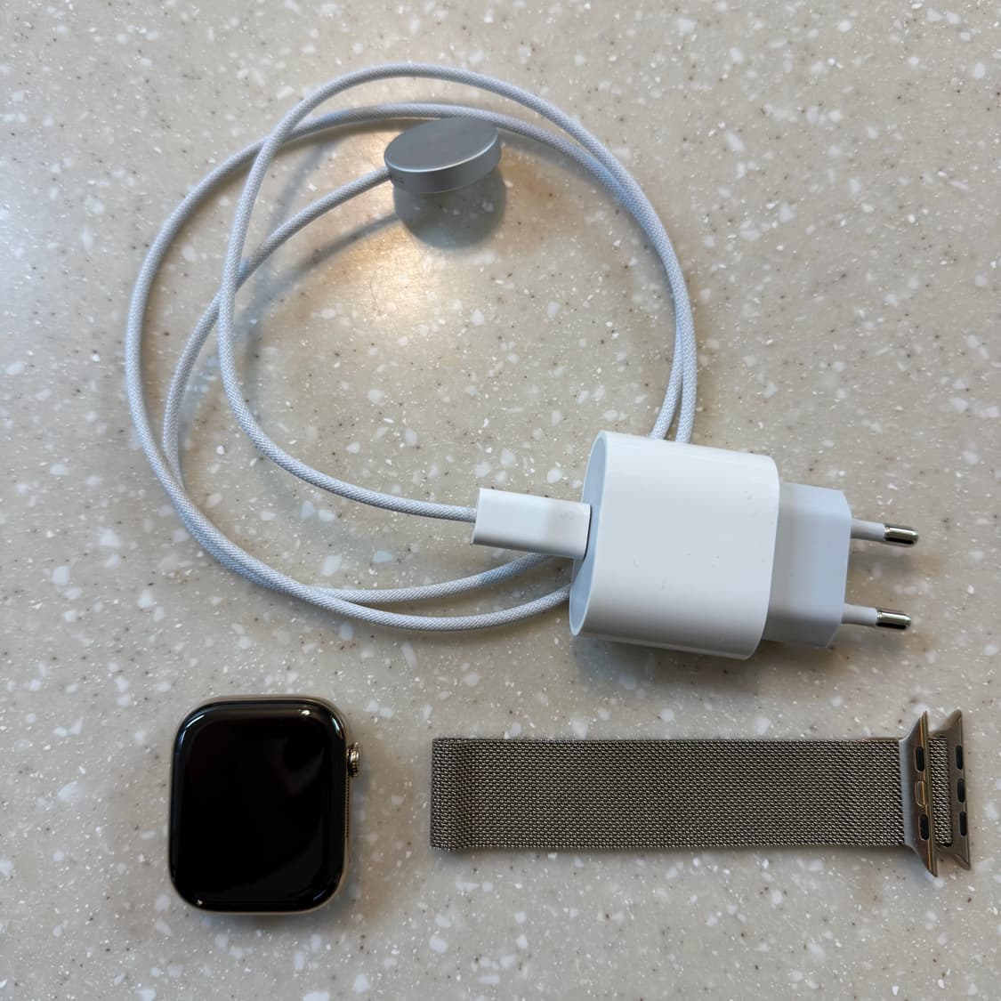 애플워치 시리즈11 티타늄골드 46mm  상품이미지1