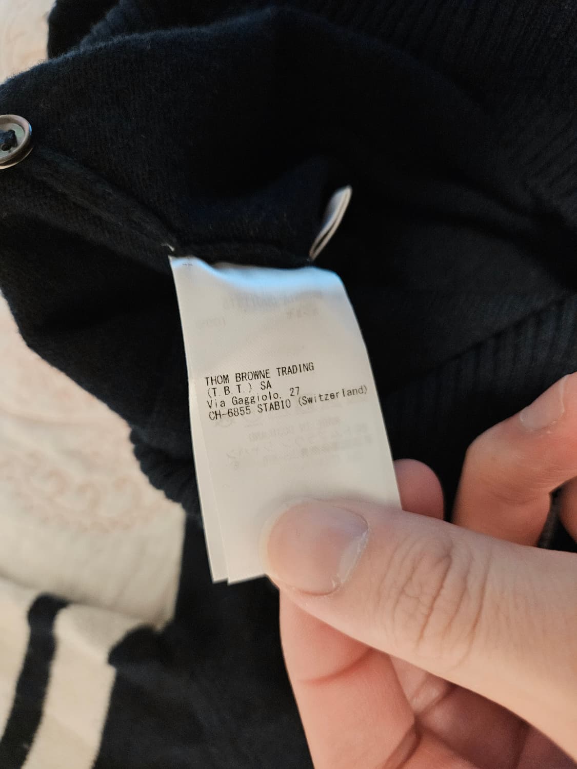 톰브라운 4선 캐시미어 가디건 네이비 색상 5 사이즈 판매합니다! 상품이미지7