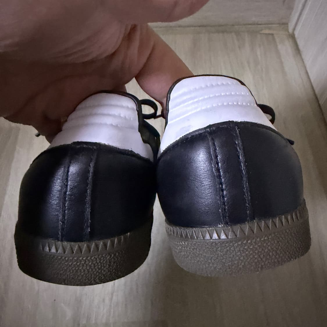 아디다스 삼바 OG  블랙&화이트 B75807 (245-250) 상품이미지4