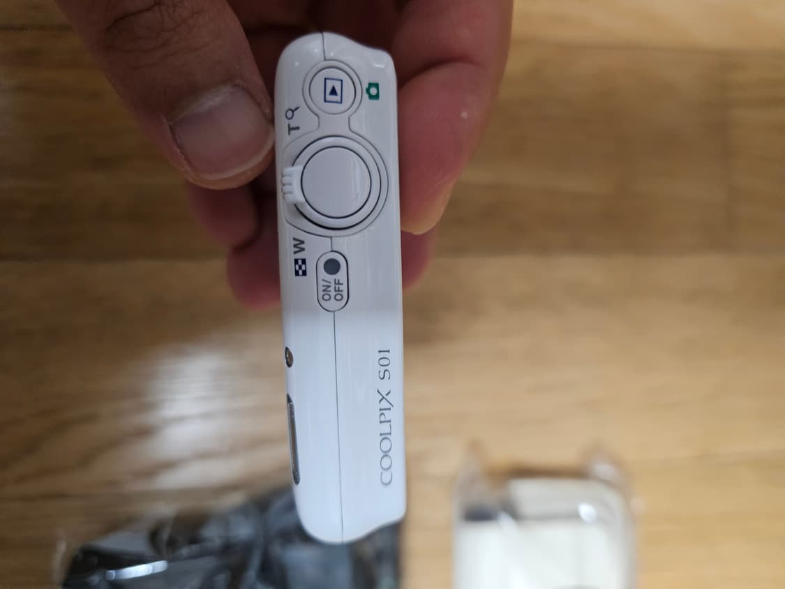 니콘 쿨픽스 s01 화이트(희귀) 팝니다 상품이미지3