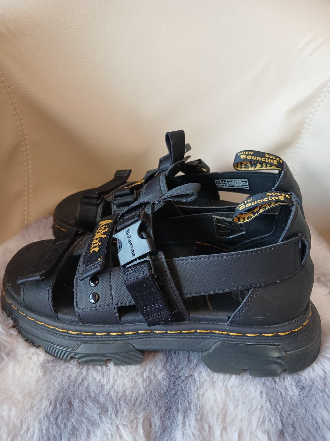 닥터마틴 정품 여성 스트랩 샌들 UK.6 사이즈 (뒷면 높이 4센치) 상품이미지2