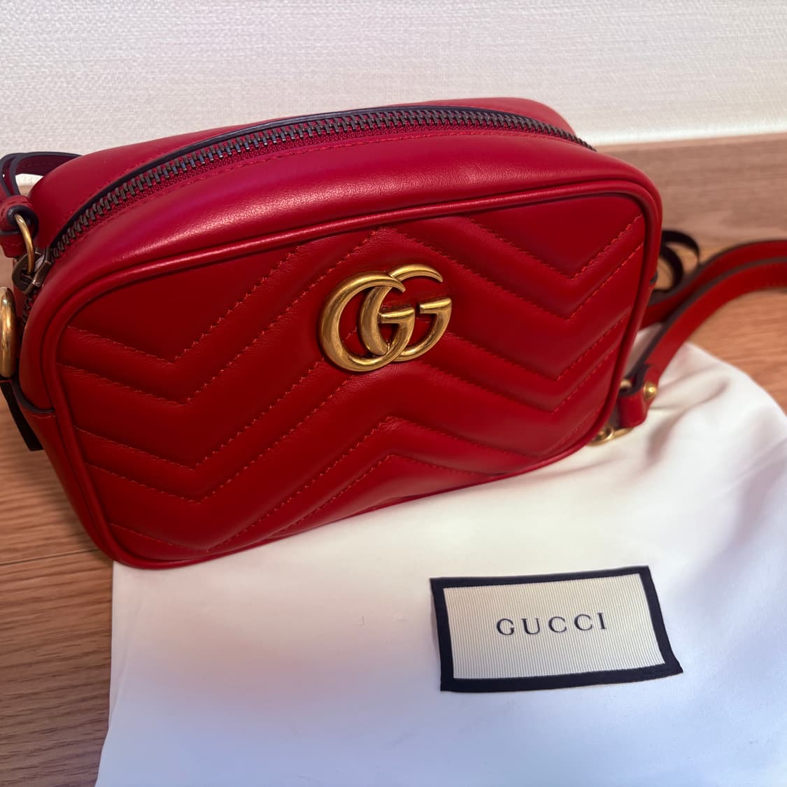 구찌 마몬트 마틀라쎄 체인 크로스백 레드 상품이미지1