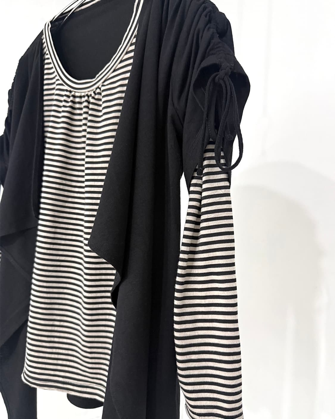 Black Vest-Layered Striped Long Sleeve 상품이미지7