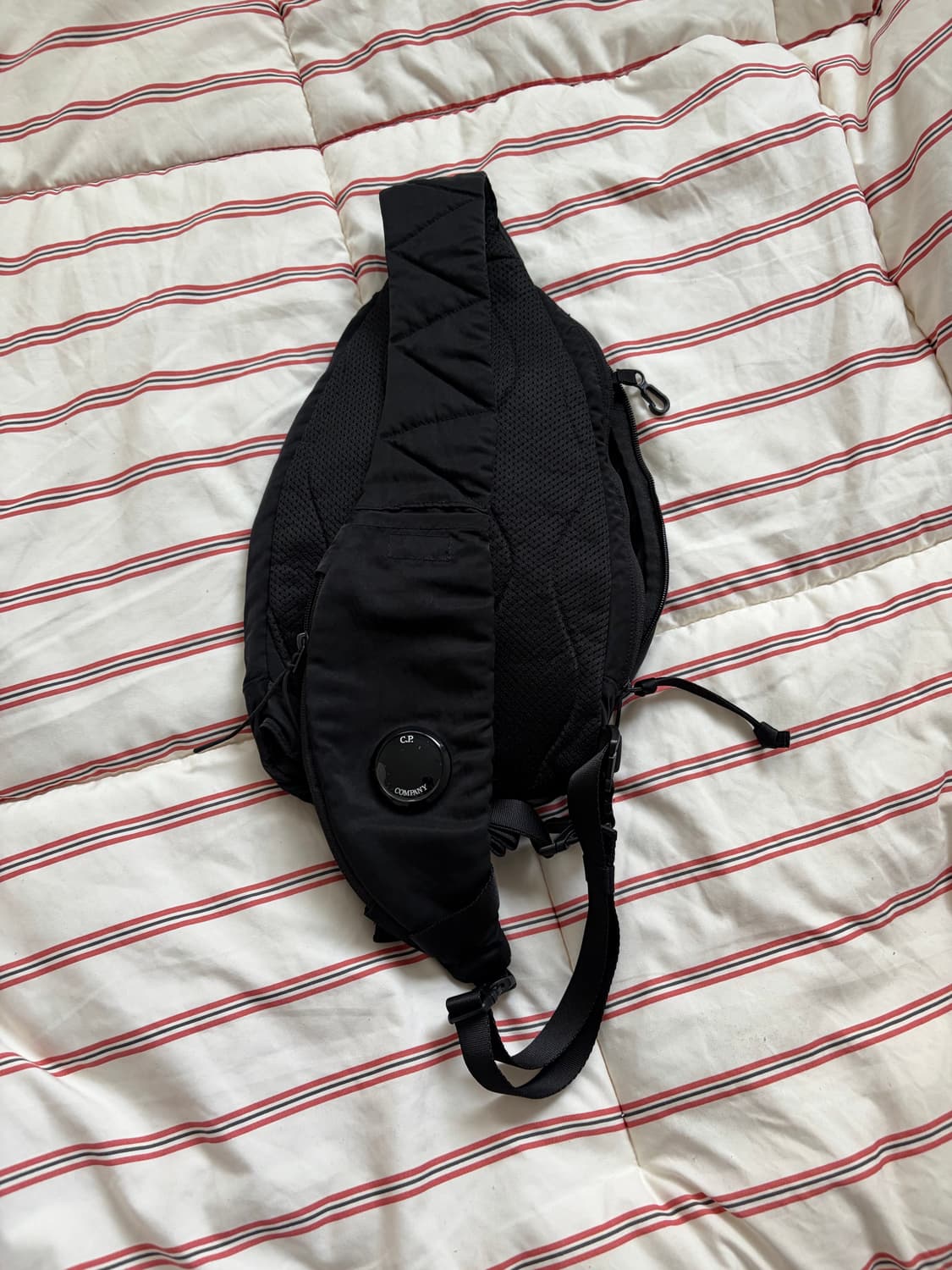 CP컴퍼니 슬링백 블랙 상품이미지2