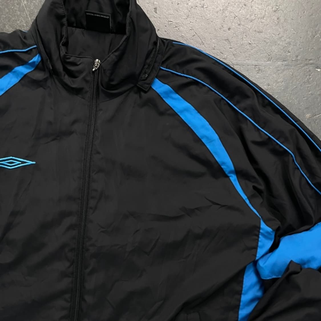 105 엄브로 빅로고 바람막이 상품이미지2