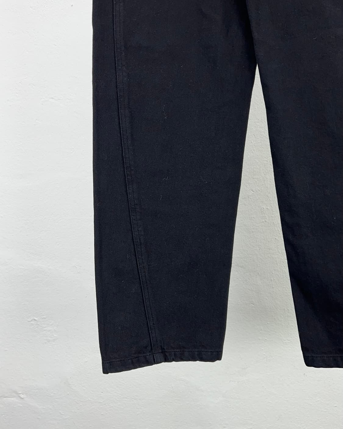 르메르 블랙 트위스트 헤비 데님 팬츠 상품이미지4