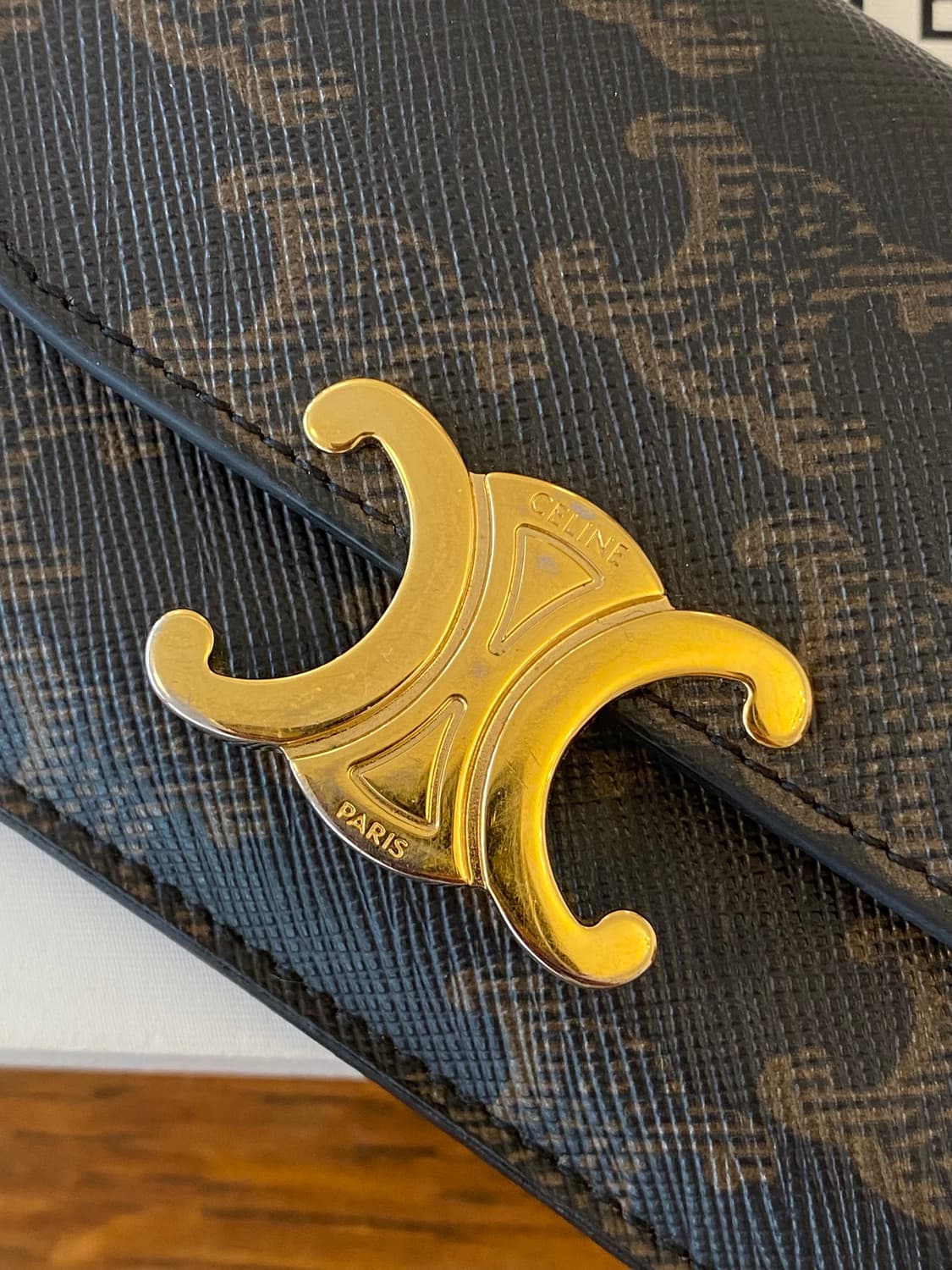 셀린느 트리옹프 플랩 카드 지갑 상품이미지2