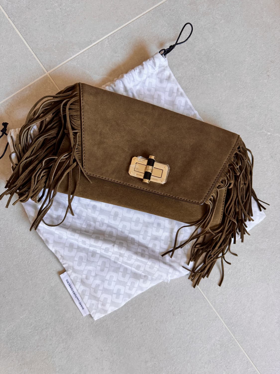 텍있는 새상품DIANE von FURSTENBERG 스웨이드 프린지 클러 상품이미지10