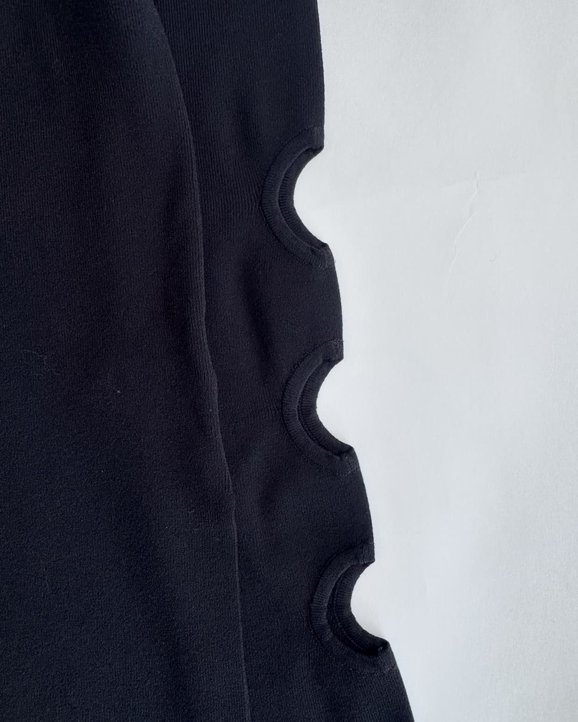 Black Scallop Edge Ribbed Top  상품이미지2