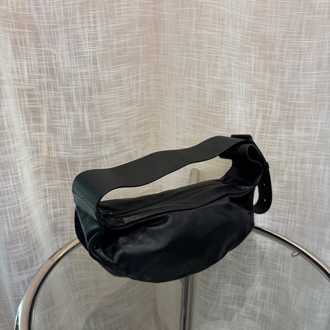 정품 COS 가죽 크로스백     상품이미지2