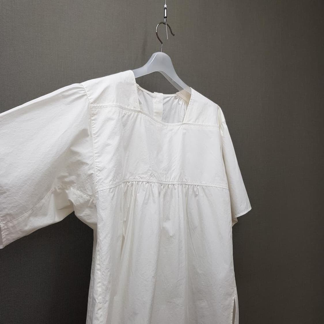 한섬 시스템 2025 백버튼 베이비돌 블라우스 82-94-160사이즈 상품이미지4