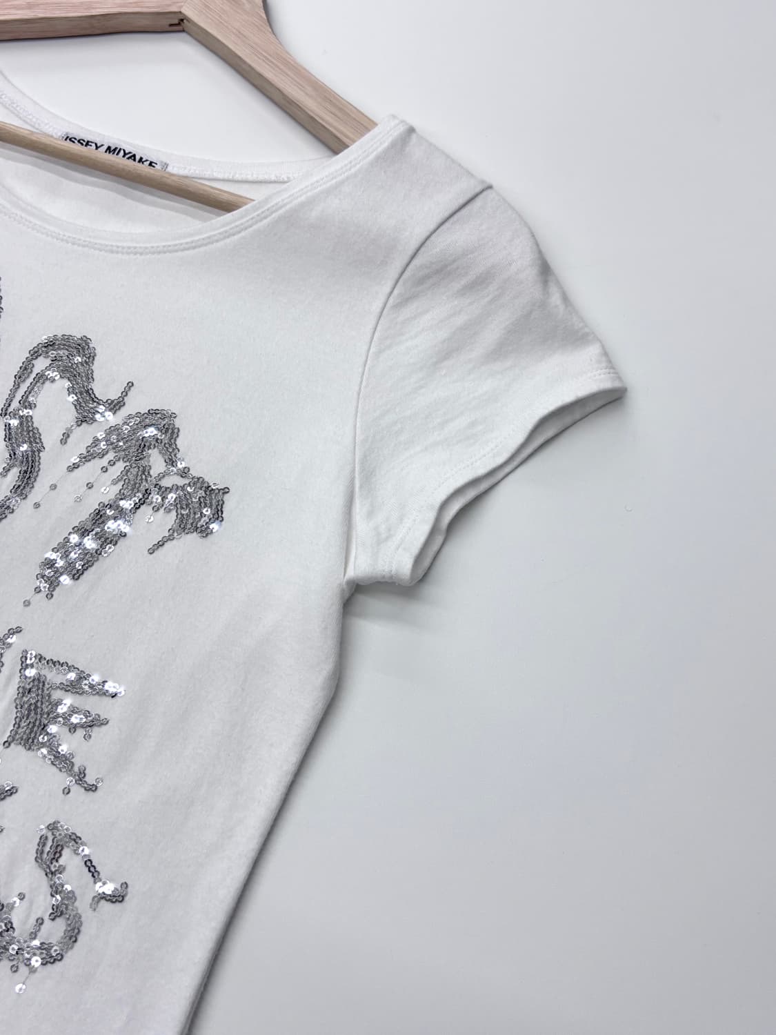 Issey Miyake 이세이미야케 11SS 화이트 스팽글 로고 반팔 상품이미지4