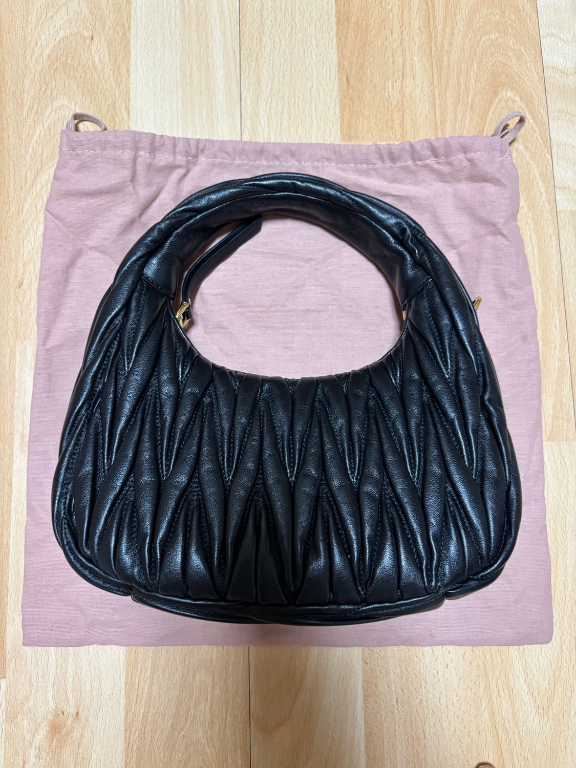 미우미우 마테라쎄 완더 호보백 블랙 스몰 5BC125 상품이미지3