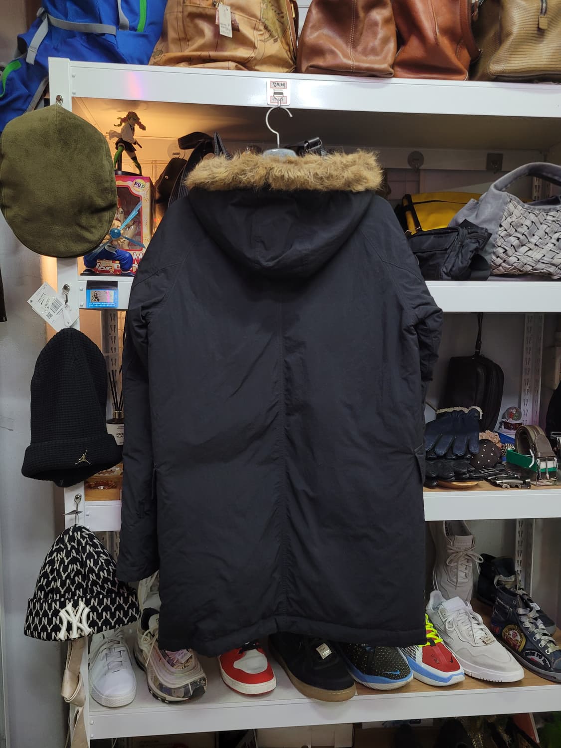 Adidas Badge down 아디다스 패딩 상품이미지2