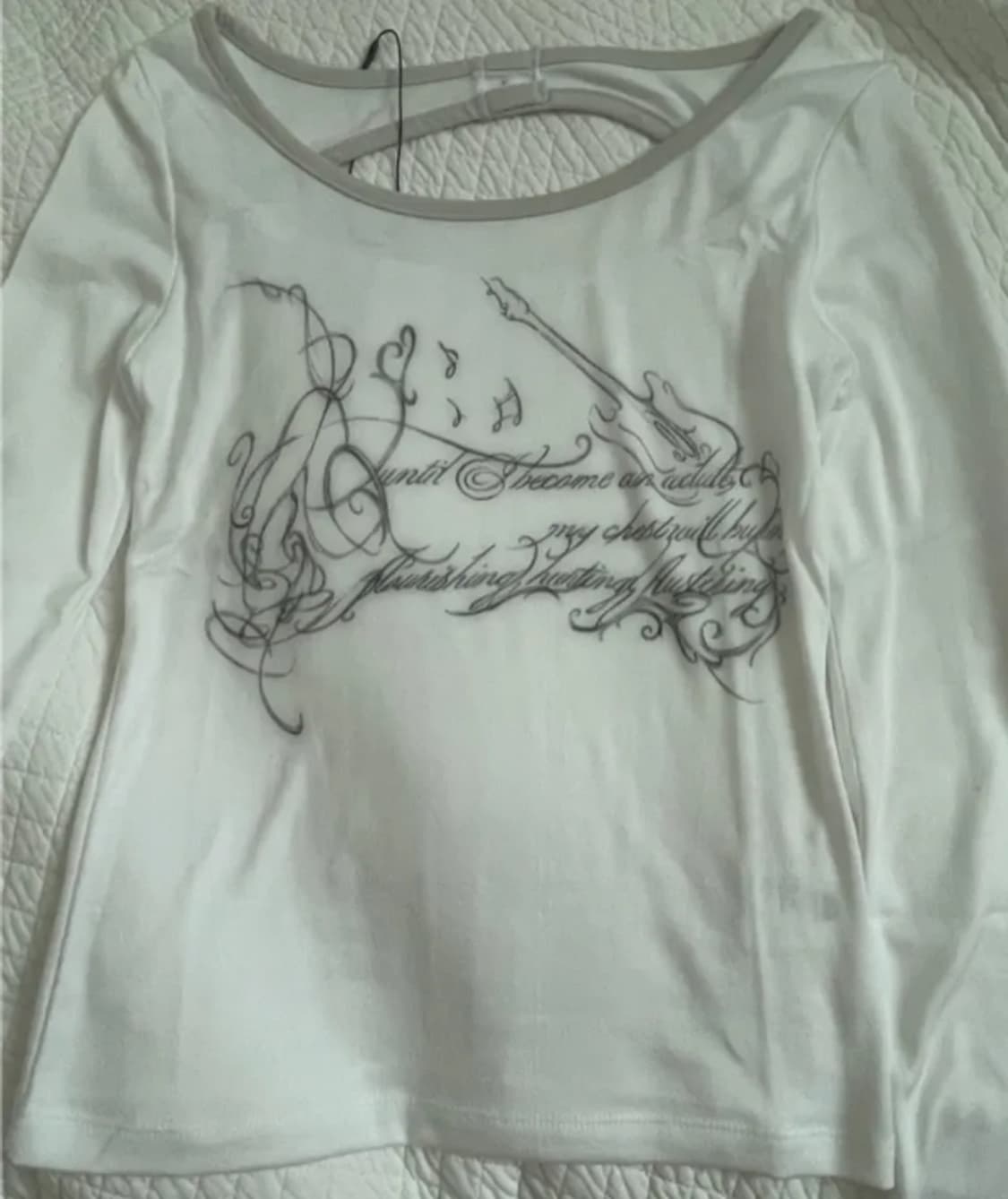 허그유어스킨 슬리브 슬릿 버튼 프린트 탑 상품이미지3