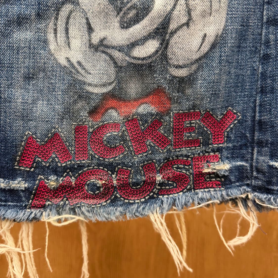 디즈니 진스 데님 미니 스커트 미키 프린팅 밑단 프린지 디테일 중청 상품이미지6