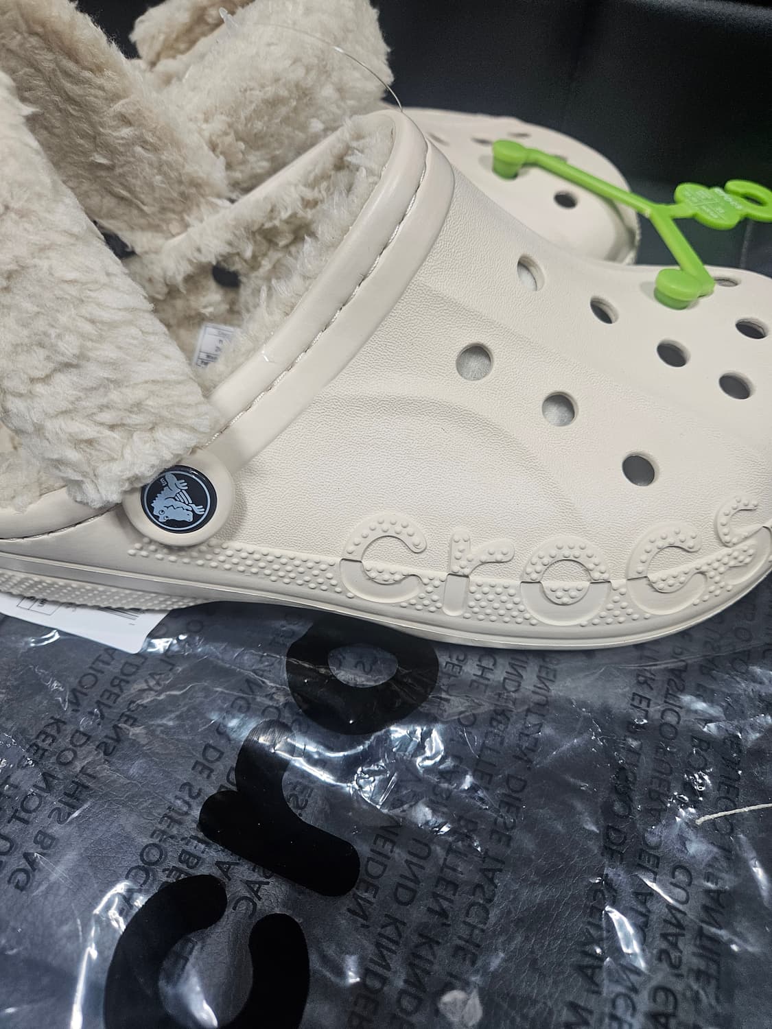 크록스   바야 라인드 퍼즈 스트랩 클로그 새상품 윈터화이트 상품이미지4