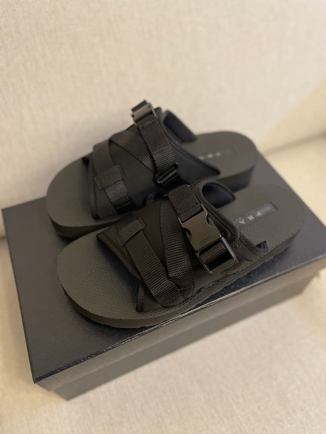 [새상품] 프라다 PRADA 나일론 샌들 블랙 (260mm) 상품이미지1