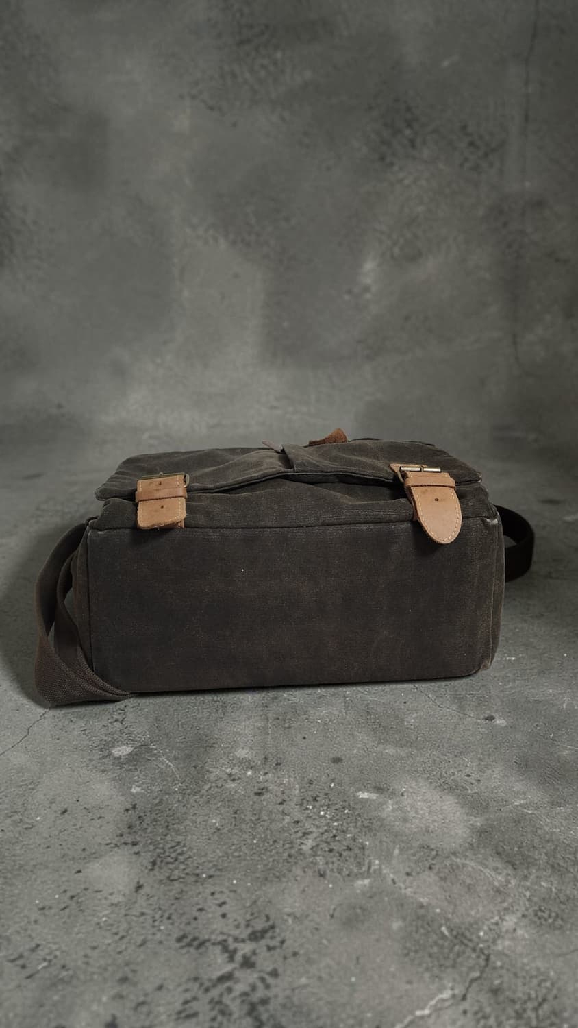 내셔널지오그래픽 다크 브라운 메신저백 상품이미지3