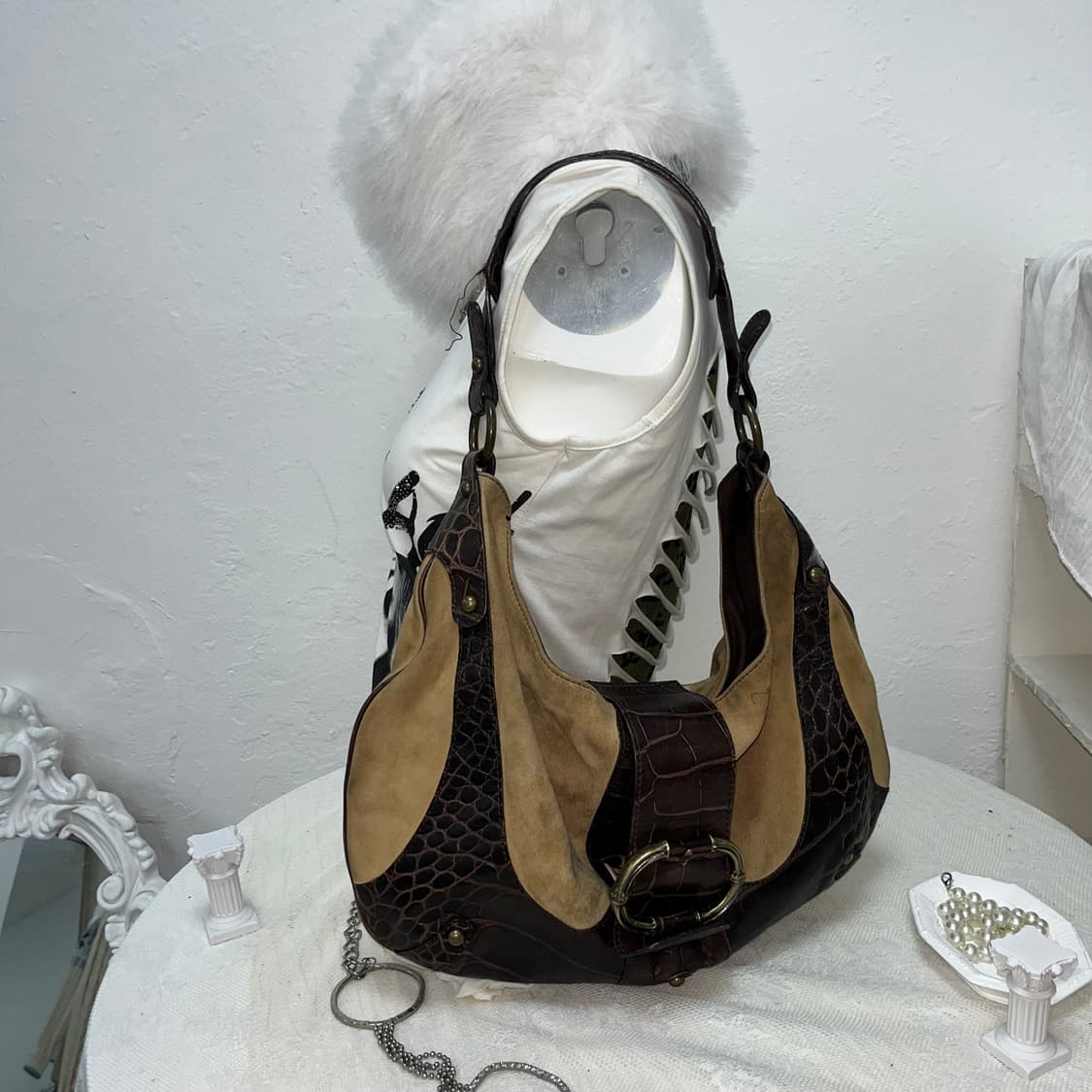 빈티지 브라운 스웨이드 버클백 상품이미지1