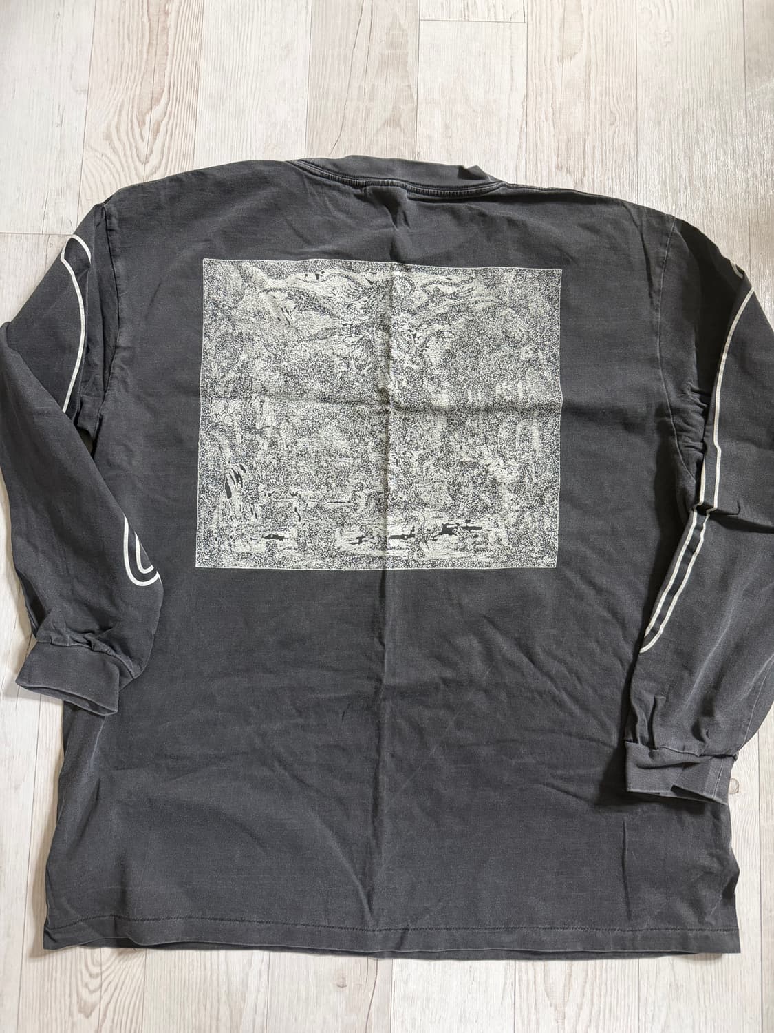 로컬스온리 디스토피아 롱슬리브 상품이미지2