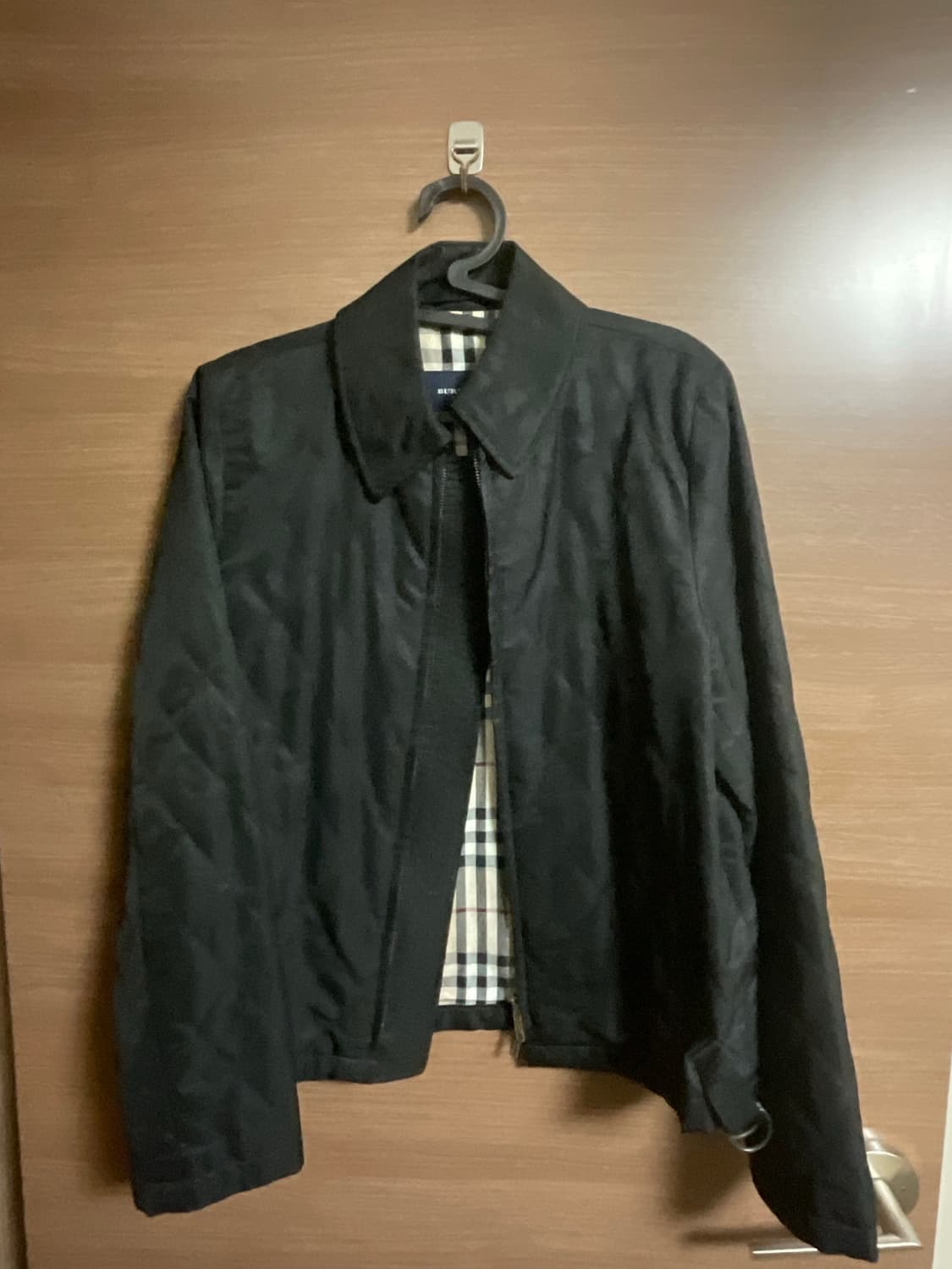 버버리 블랙 퀄팅 자켓 상품이미지1