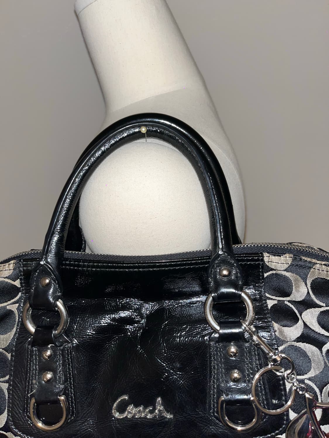 Coach Cookie and Cream Shoulder Bag 상품이미지4