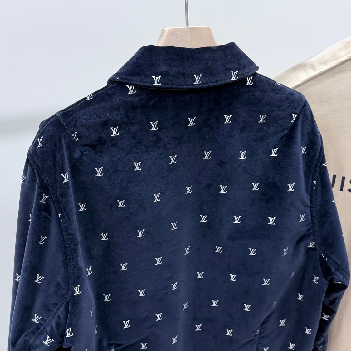 [S+급/48] 루이비통 LV 벨벳 이브닝 모노그램 블루종 자켓 상품이미지5