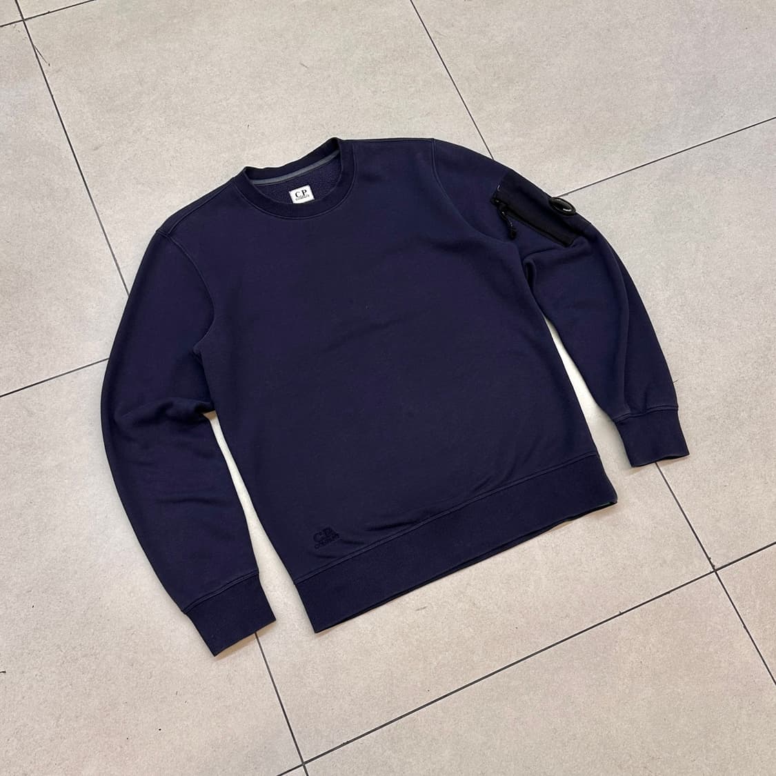 CP컴퍼니 렌즈 맨투맨 상품이미지2