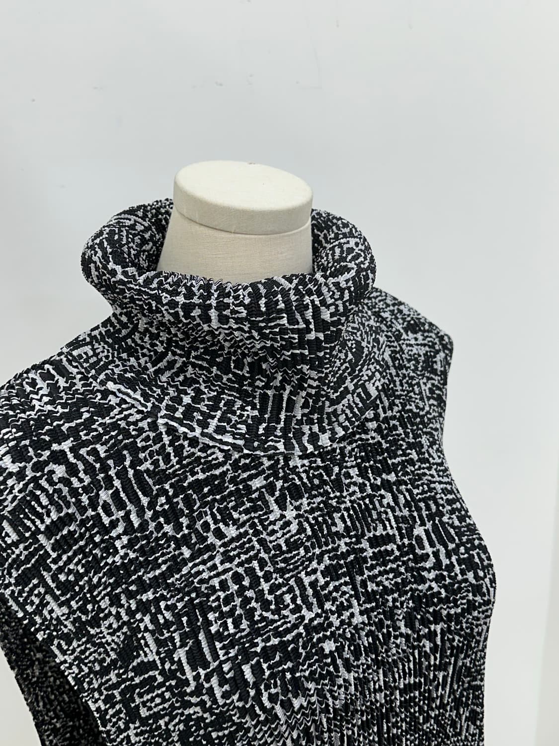 스피치오 터틀넥 플리츠 조끼 상품이미지7