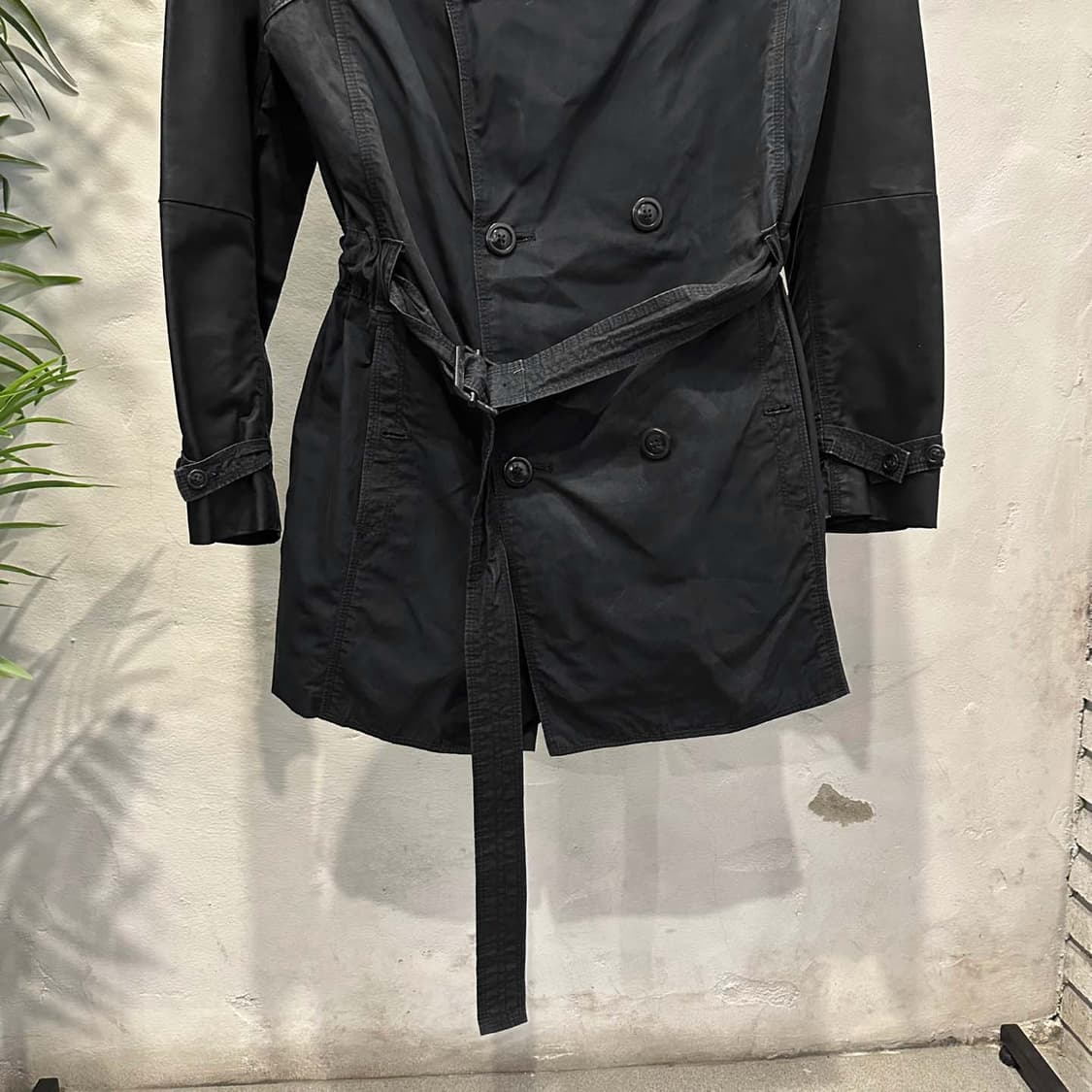 아르마니 익스체인지 코튼 테크 트렌치 코트 더블버튼 벨트 디테일 블랙 상품이미지5