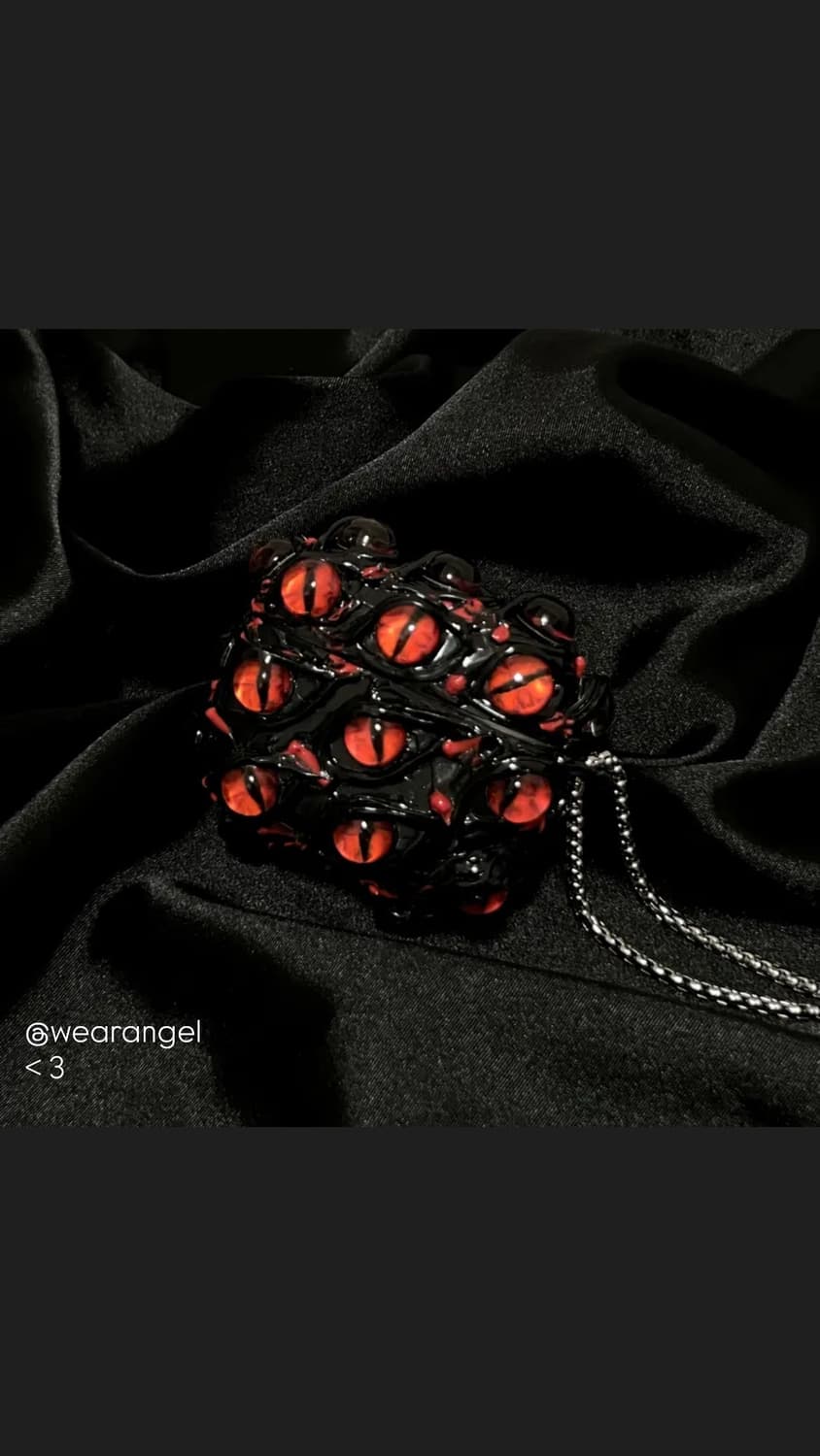 Devil eyes airpods case <3 상품이미지1