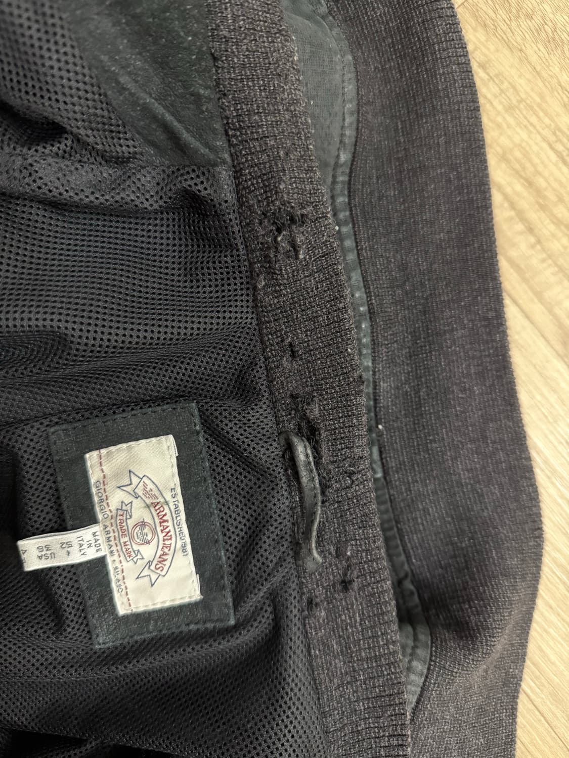 90S ARMANI JEANS FADED TEXTURED BOMBER 상품이미지5