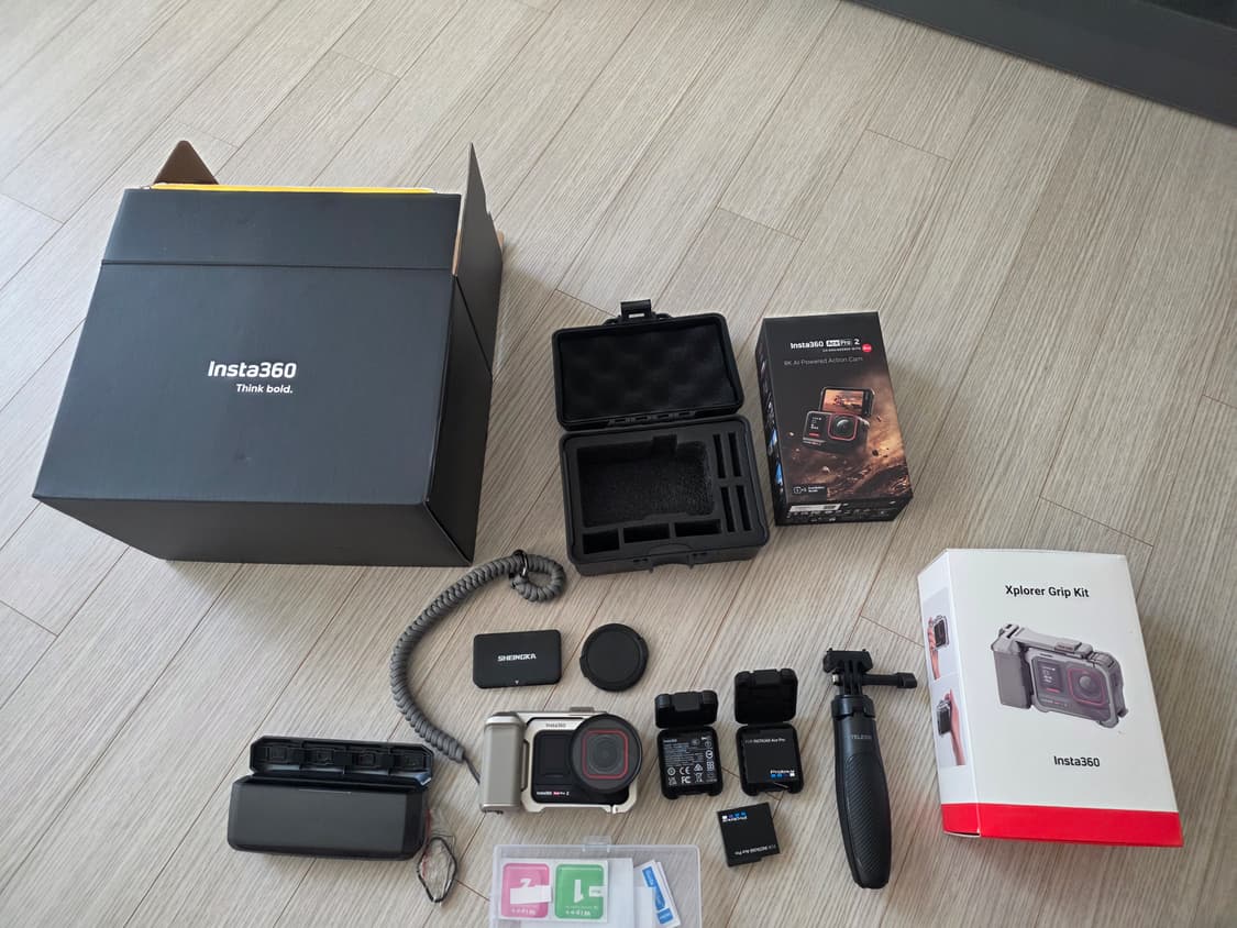 인스타360 에이스 프로2 액션캠 Xplorer Grip Kit 풀박스 상품이미지2