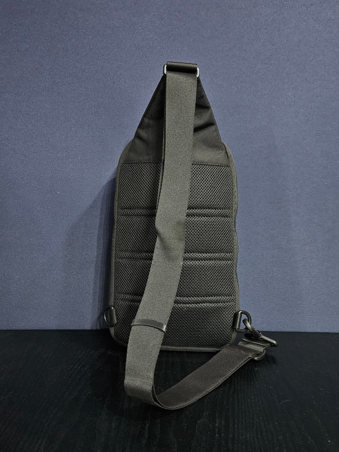 내셔널지오그래픽 어반 자카드 블랙 슬링백  상품이미지3