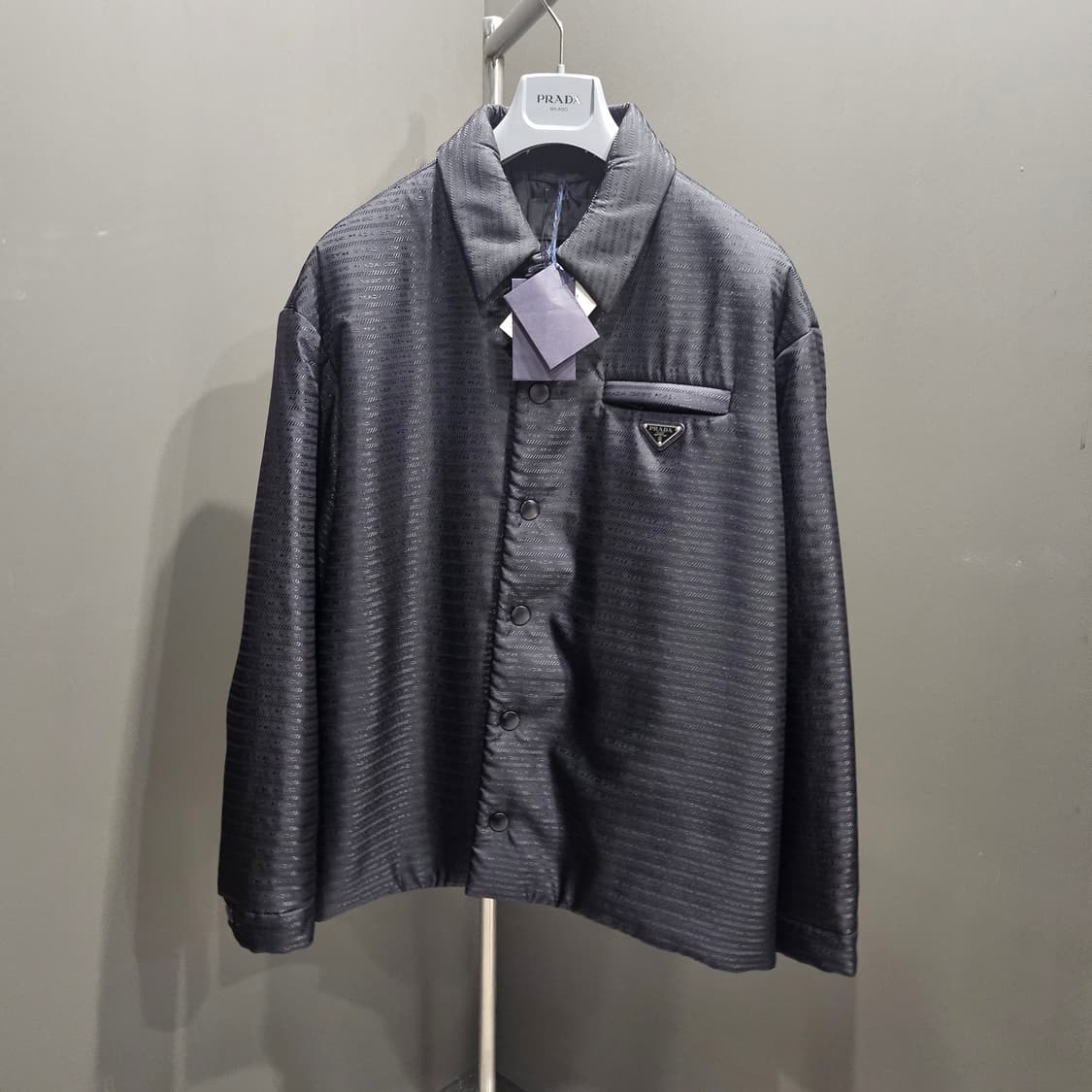 프라다 리나일론 플레이트 로고 패디드 셔츠자켓 상품이미지3