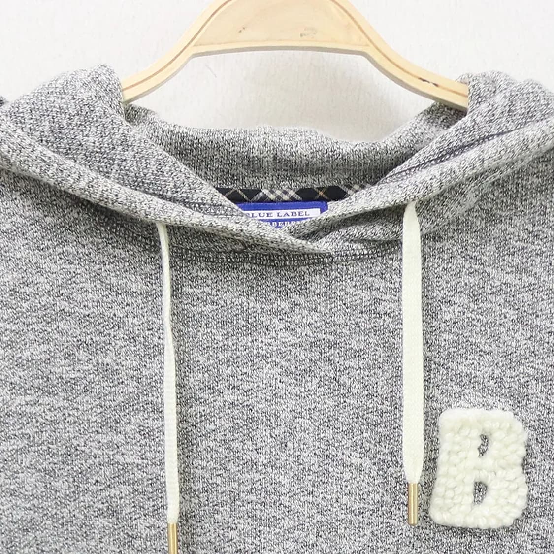 버버리 블루라벨 부클 자수 후드티 62235 상품이미지3