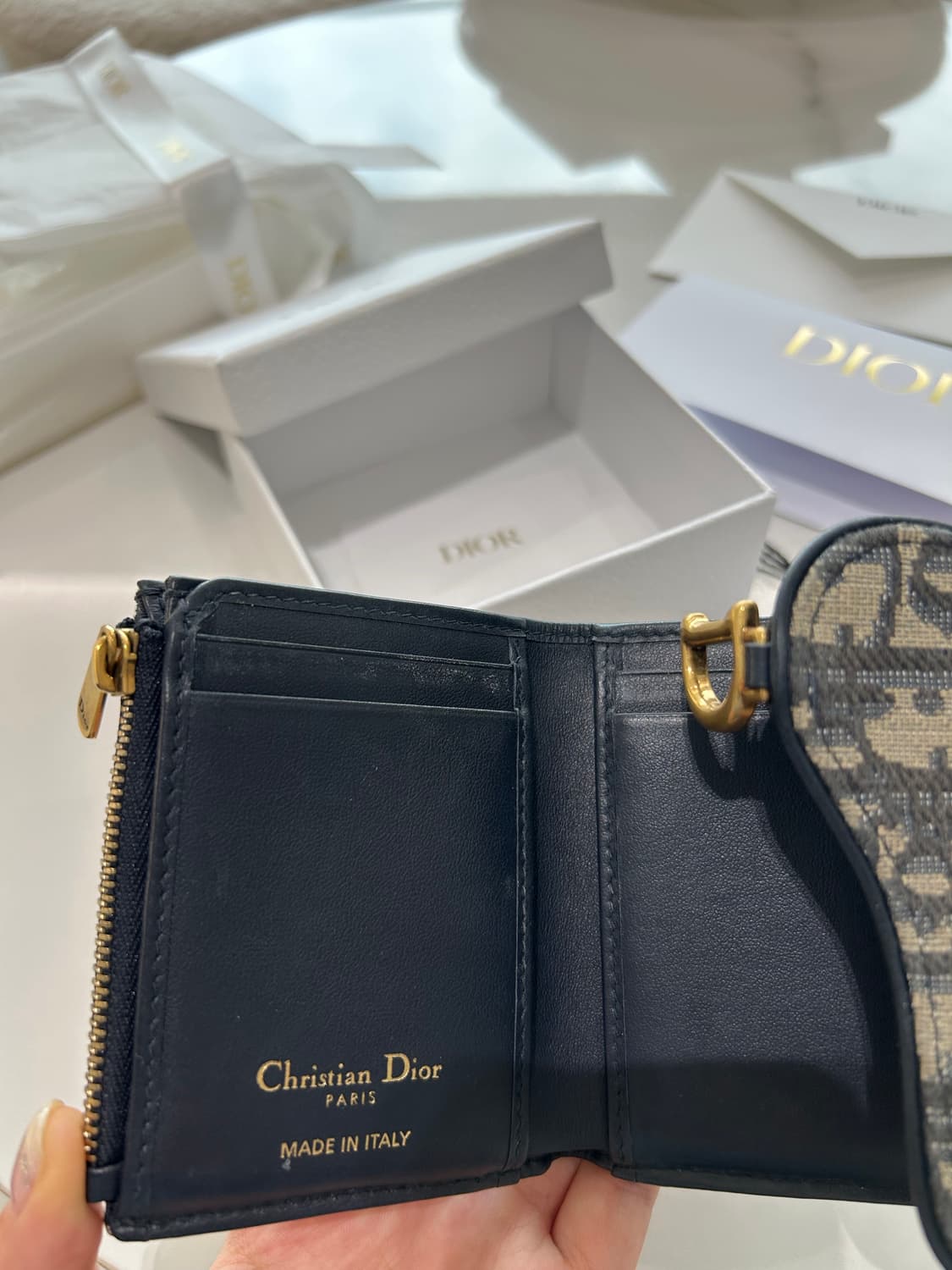 <Dior 공홈 구매/풀박스> 디올 Saddle Lotus 오블리크 반지 상품이미지5