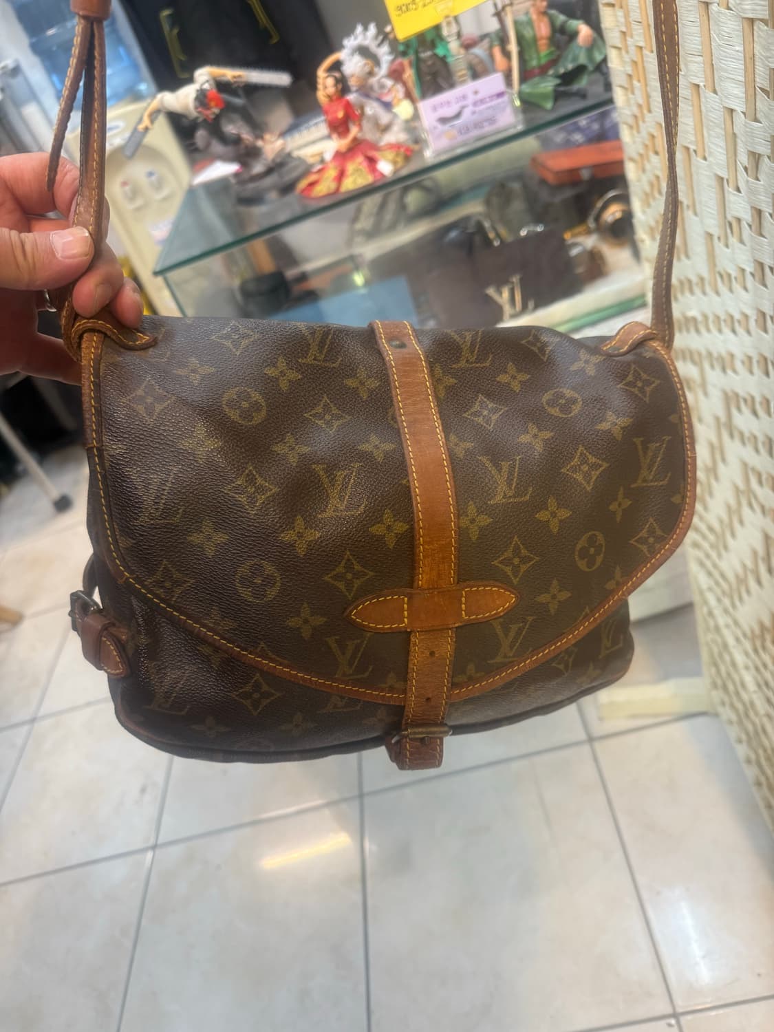 정품 루이비통 소뮈르 크로스백 팝니다 상품이미지3