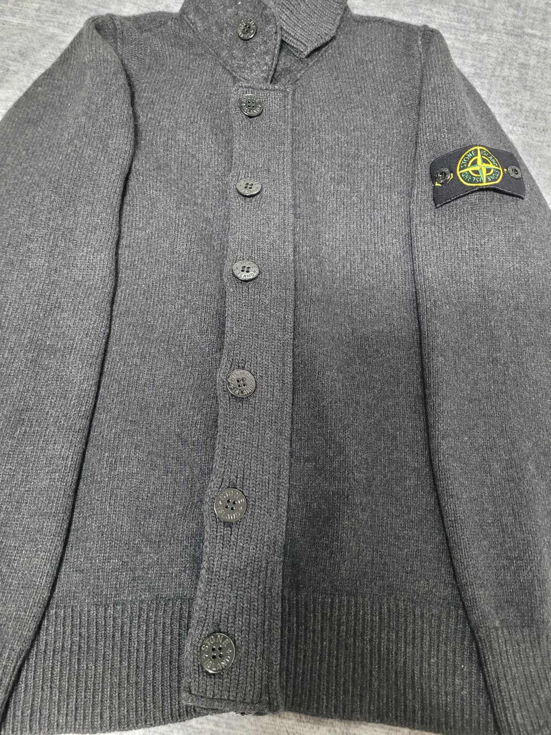 스톤아일랜드 램스울 울니트 가디건 다크그레이 상품이미지6