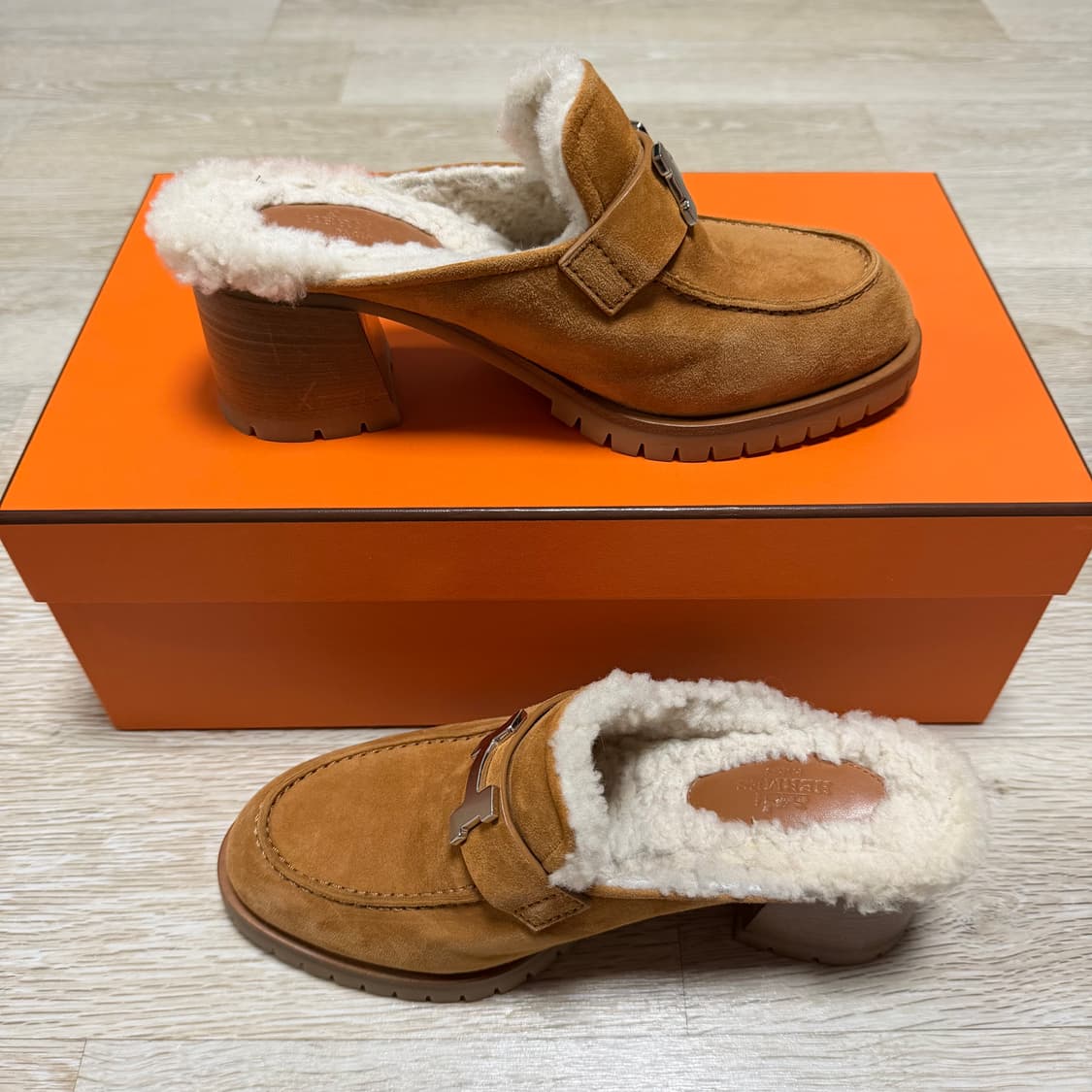 [S+급/36] 에르메스 플로레 60 시어링 스웨이드 뮬 상품이미지4