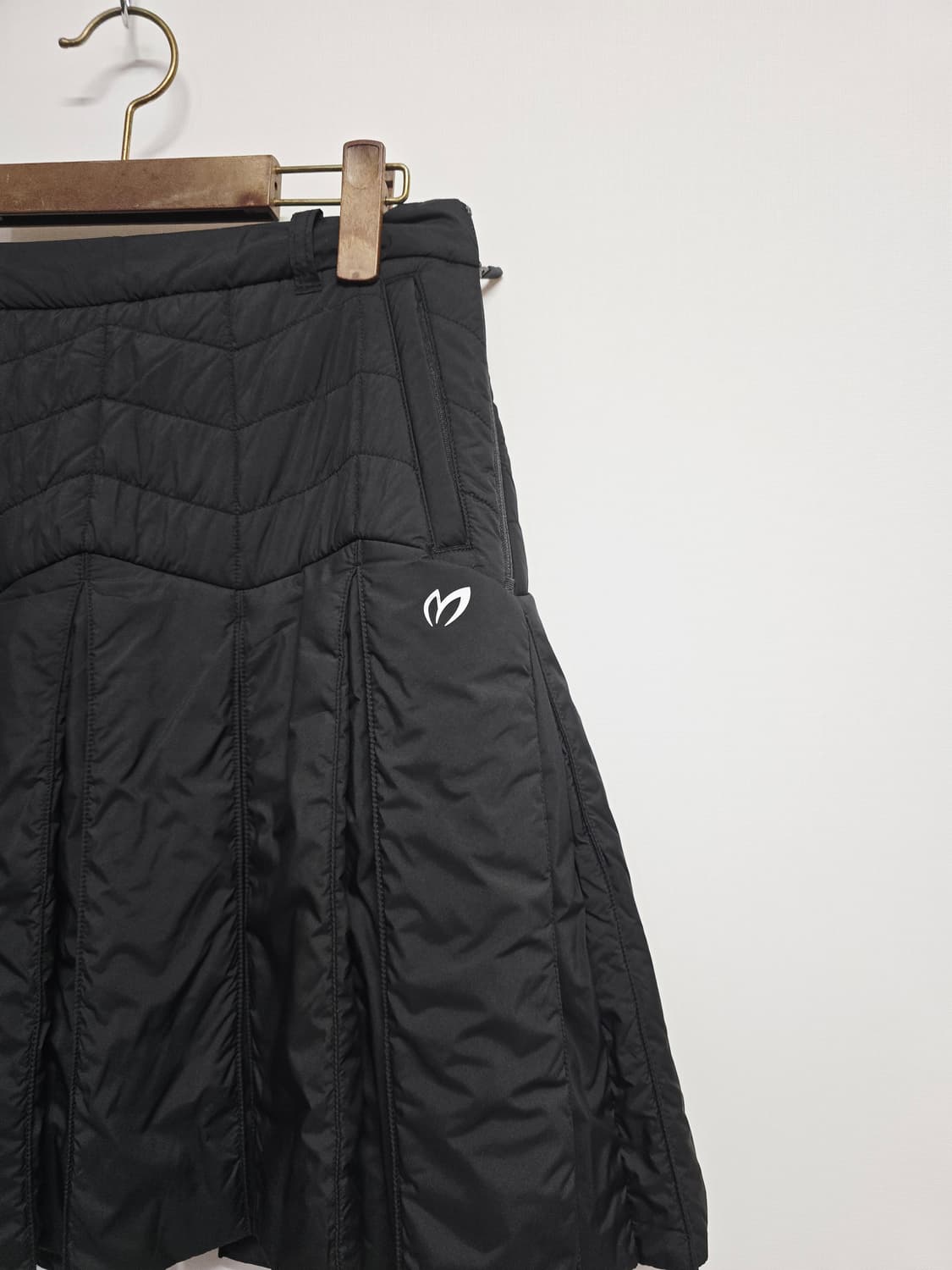 마스터바니에디션 퀼팅 플리츠 스커트 블랙 상품이미지2