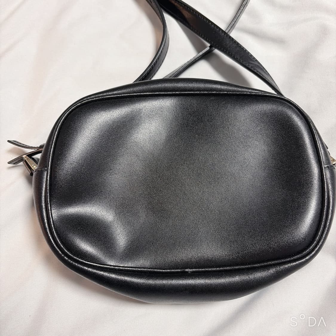 페라가모 블랙 미니 크로스백 상품이미지4