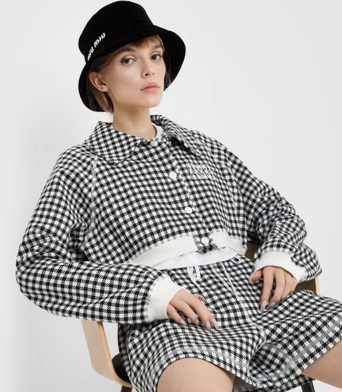 S 텍달린 새상품 정품 미우미우 miu miu 로고 벨벳 버킷햇 모자 캡 상품이미지1