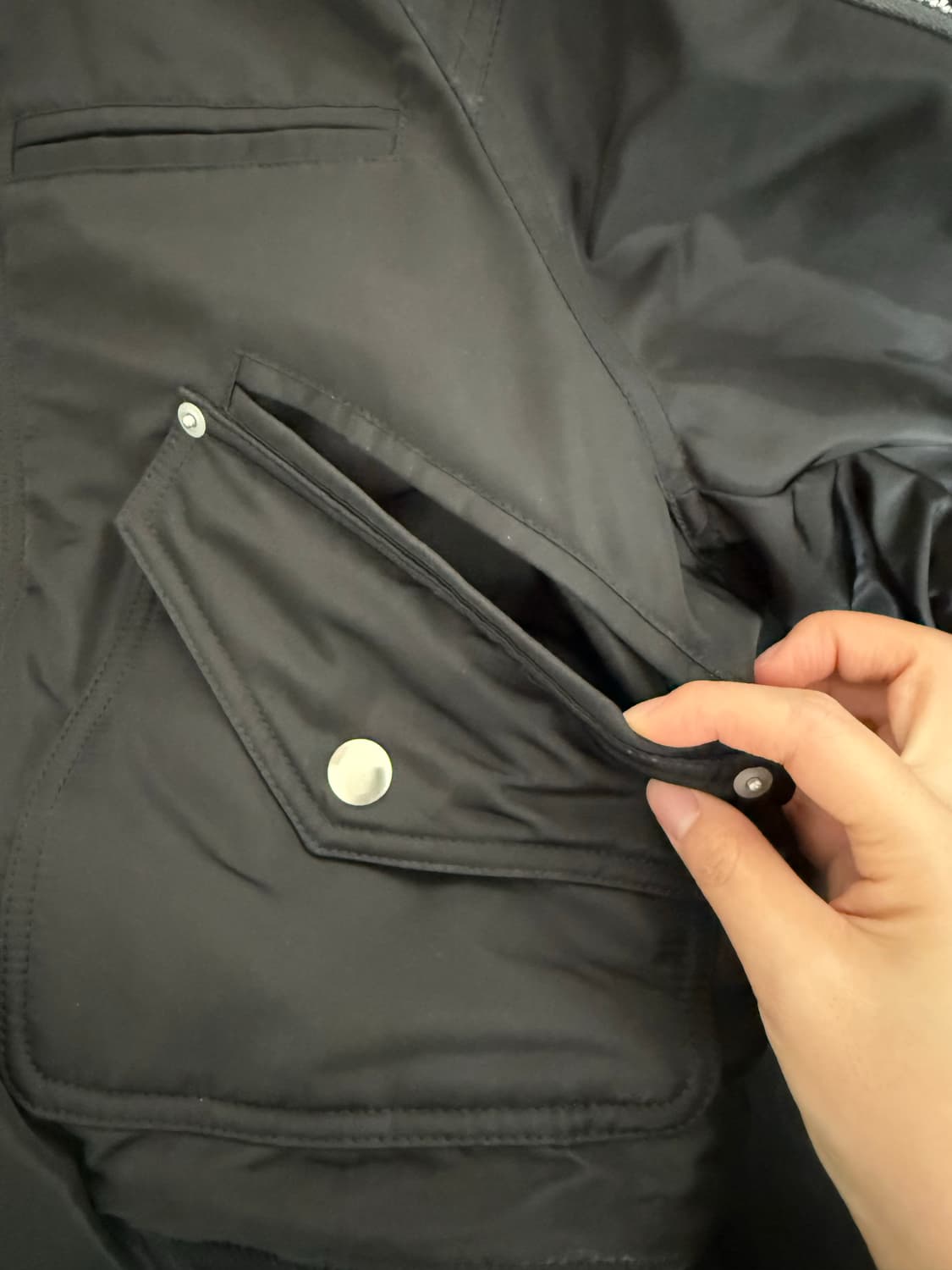 더뮤지엄비지터 퍼후드 메탈 로고 MA-1 점퍼 블랙 S 상품이미지6