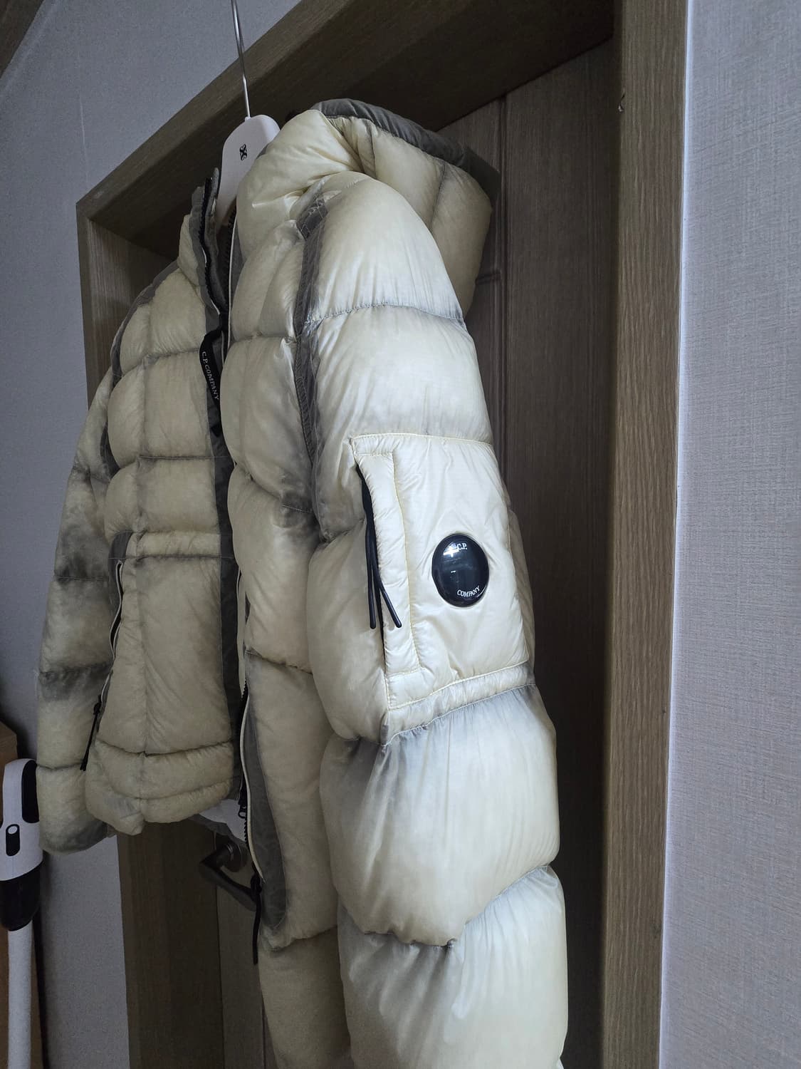 Cp컴퍼니 dd쉘 피스타치오 패딩(M사이즈) 상품이미지2